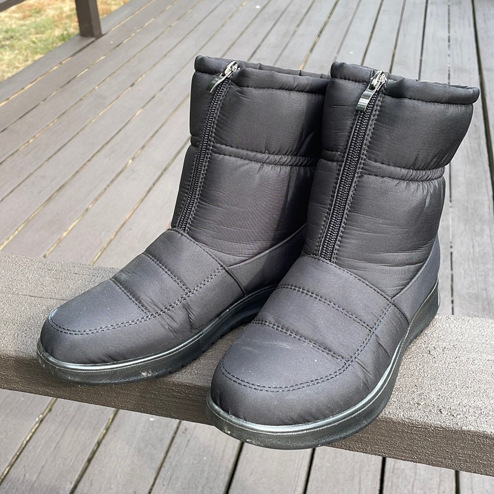 Snow boots